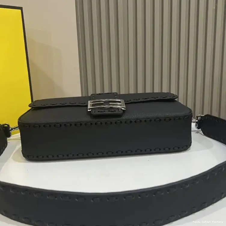 Affordable HOT In Baguette Cuoio Fendi Leather Black Bag Medium Romano Selleria 0505